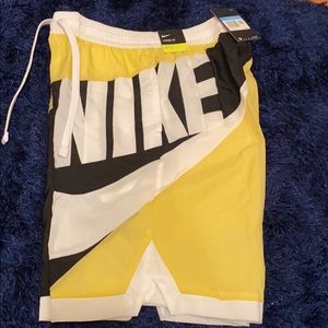 NIKE SHORTS SIZE SMALL